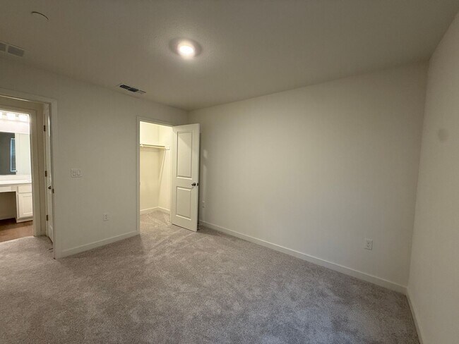 Building Photo - New Build