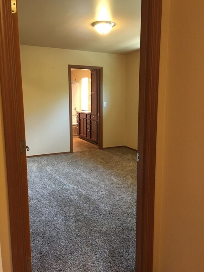 Building Photo - 1737 Stremler Dr