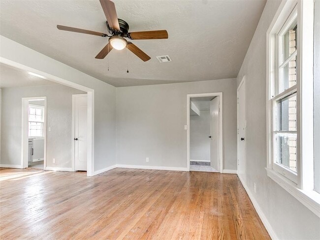 Building Photo - 512 SW 49th St