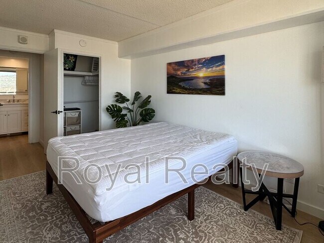 Building Photo - 2333 Kapiolani Blvd