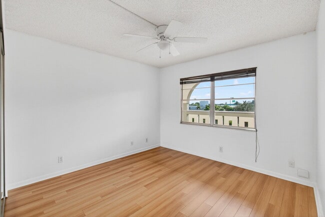 Building Photo - 1501 Cayman Way