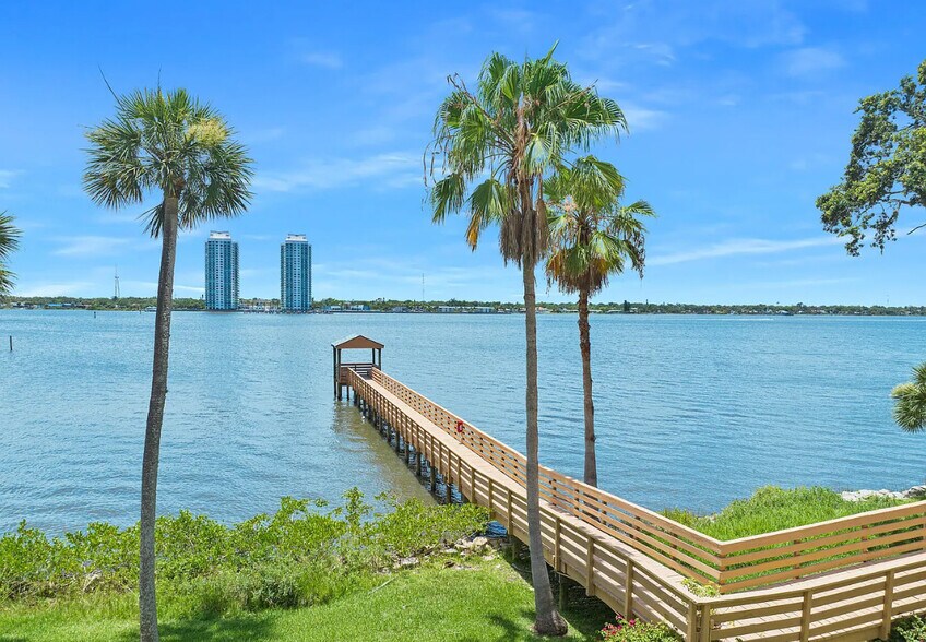 Halifax River - 711 N Halifax Ave