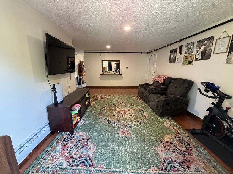 Building Photo - 18 Chestnut Dr