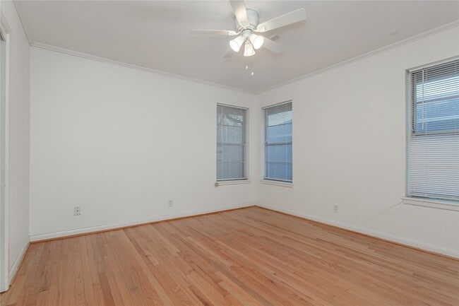 Building Photo - 6525 E Mockingbird Ln