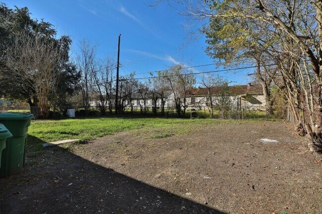 Building Photo - 10322 Cathedral Dr