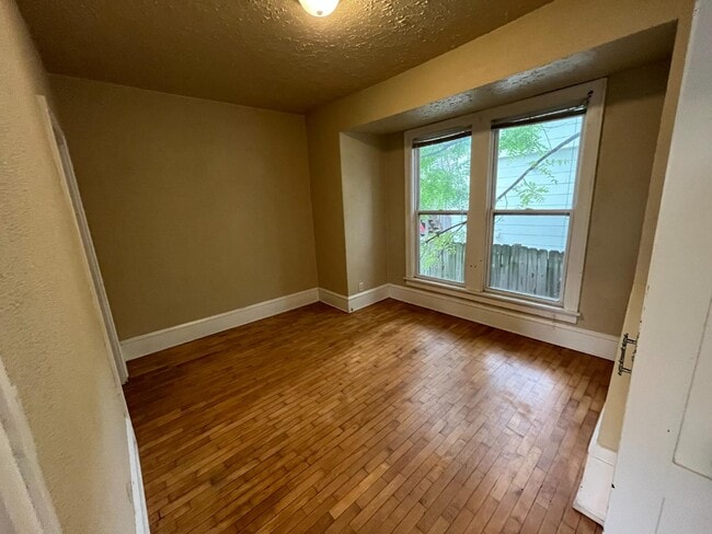 Building Photo - 804 S Memorial Dr