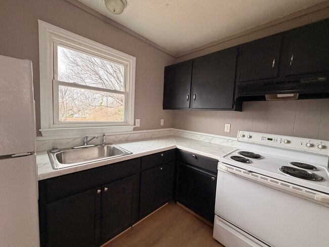 Building Photo - 199 Sheppard St