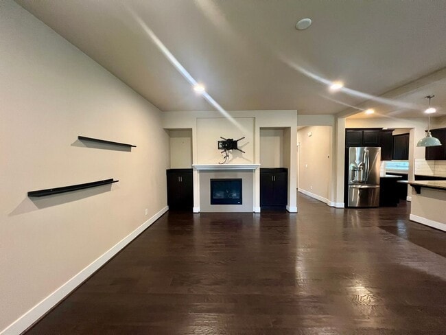 Building Photo - Large 5 Bedroom Home in Tumwater