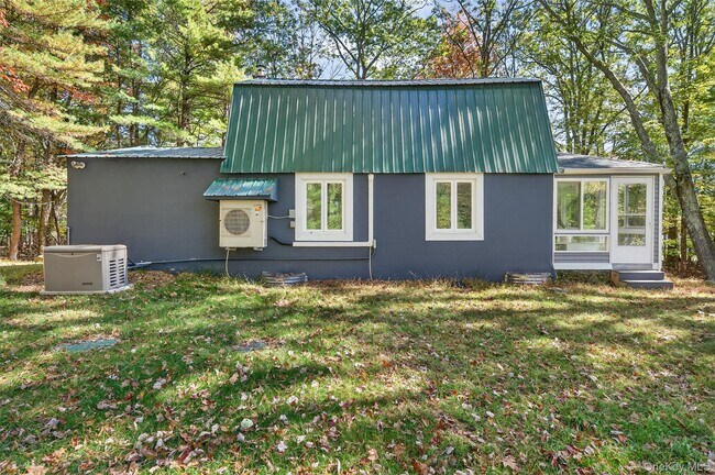 Building Photo - 24 Old Westbrookville Rd