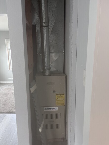 Building Photo - 2516 Bewick St