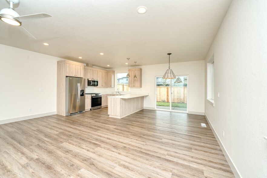 Building Photo - 1321 Oppek St NE