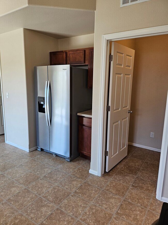 Building Photo - ALL PROSPECTIVE TENANTS MUST SUBMIT A $58 ...