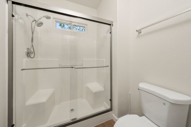 Building Photo - Updated 3-Bed 2 Bath Home – New Kitchen, Flooring & More! $3,400/mo