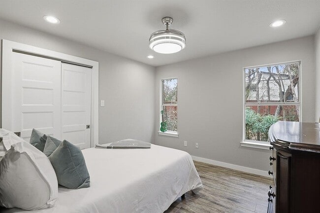 Building Photo - 445 Rocky River Rd