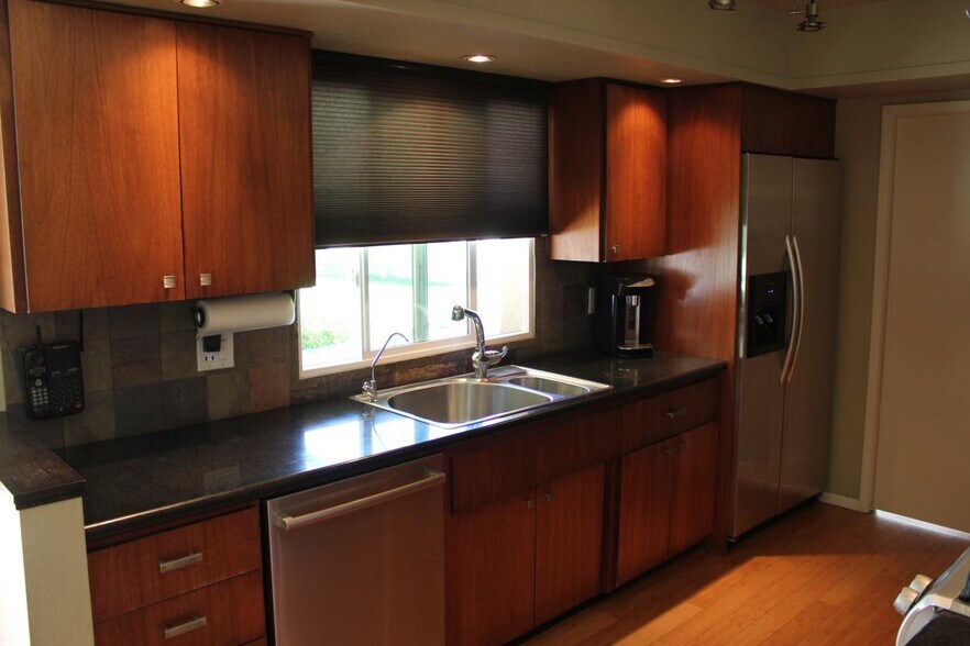 Reverse Osmosis Under Sink + Ice/Water on Refrigerator - 8353 E Via de Sereno