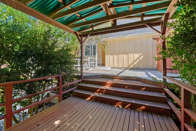 Building Photo - 1201 River Ridge Dr