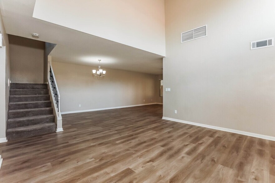 Building Photo - 5330 E Fairfield St