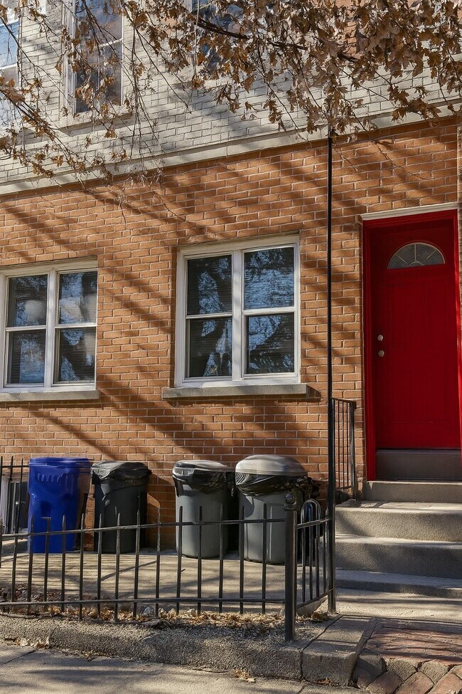 Building Photo - 126 Madison St