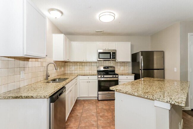 Building Photo - 17411 Hoover Gardens Dr