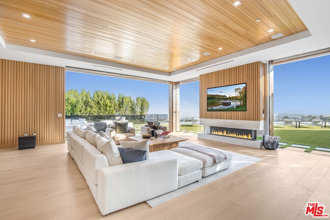 Building Photo - 1033 Somera Rd