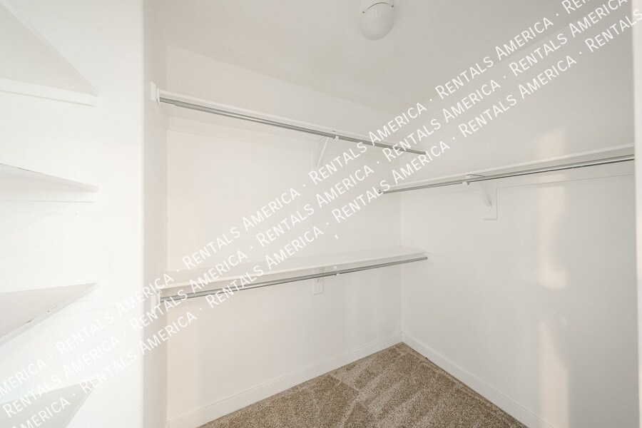 Building Photo - 2305 E Cherry Hills Pl