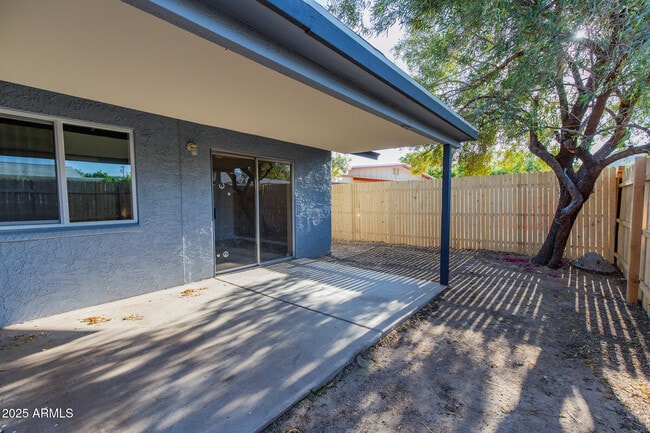 Building Photo - 1324 E Peoria Ave