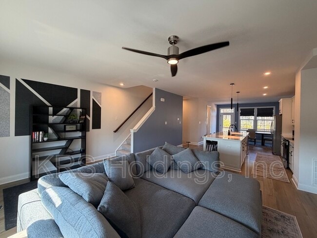 Building Photo - 2027 Melbourne St