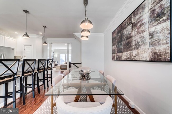 Building Photo - 947 Harrison Cir