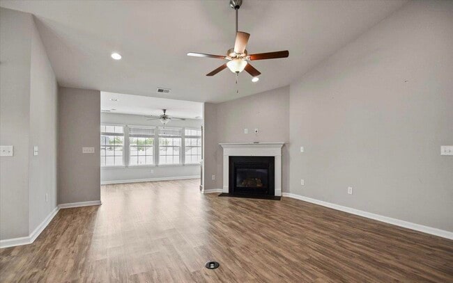 Building Photo - 3720 Park Pointe Ave