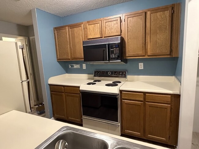 Building Photo - 4947-4947 7 Pine Cir