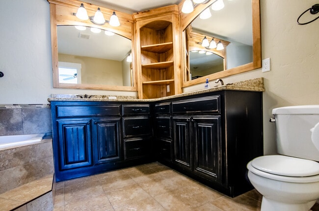 Building Photo - 4289 Daytona Cir