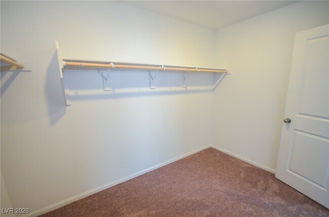 Building Photo - 5401 Lynn Crk Ave