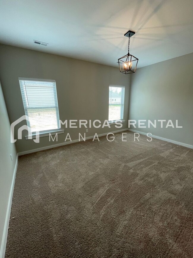 Building Photo - Available Now!! PRICE REDUCTION*** SIGN A ...