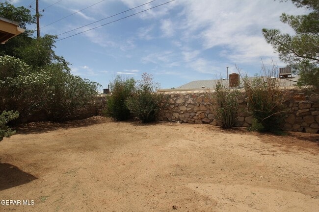 Building Photo - 10711 Ivanhoe Dr
