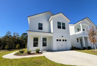Building Photo - Available now. Beautiful 3 BR/2.5 BA New C...