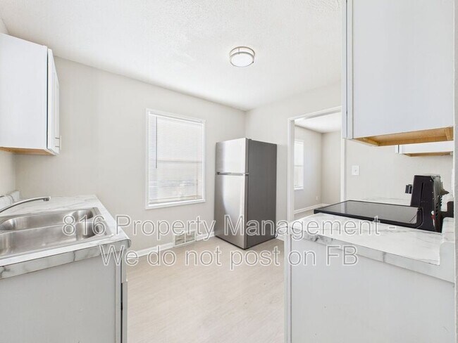 Building Photo - 801-803 E Bannister Rd