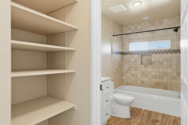 Building Photo - 400 La Casa Ave