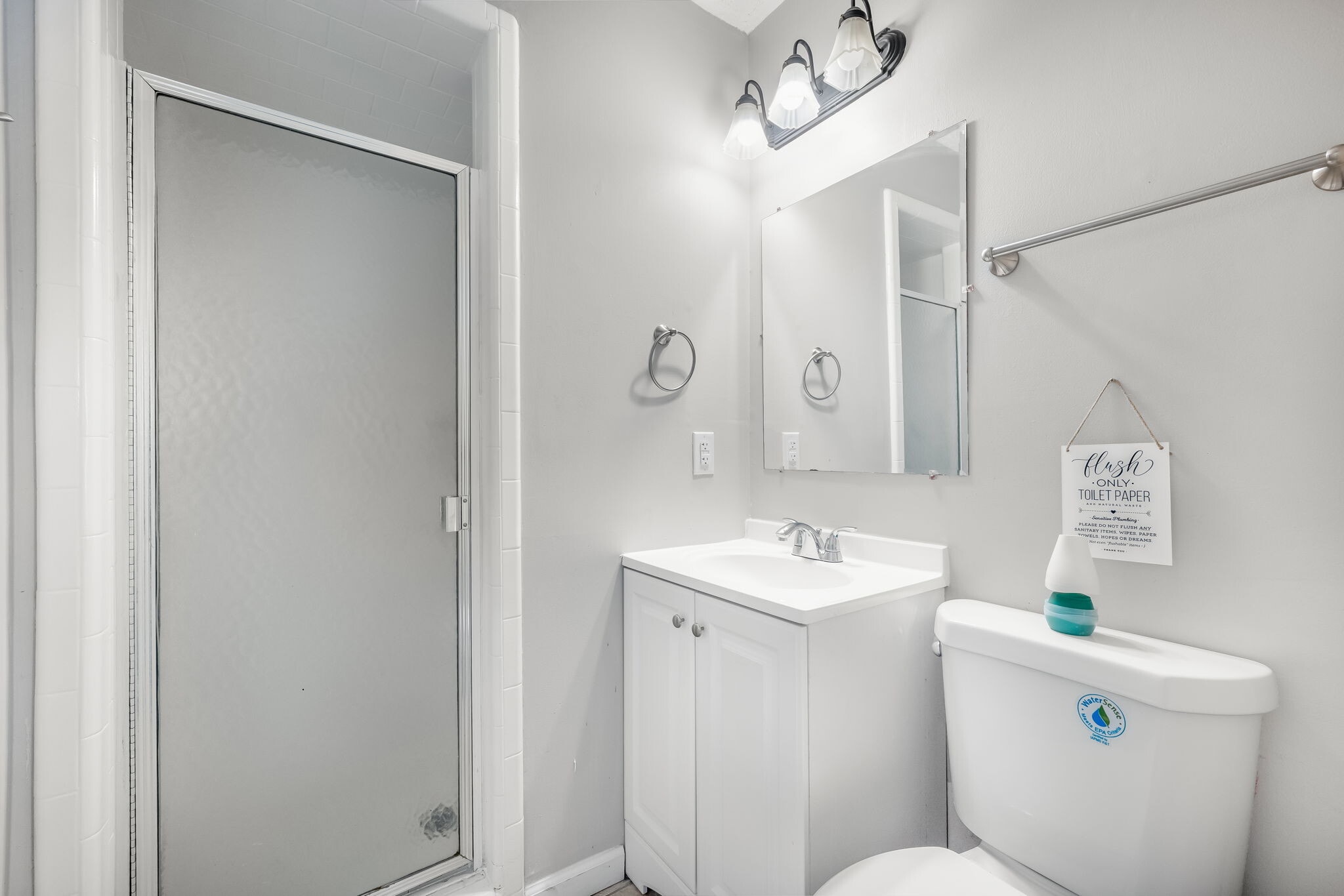 Building Photo - 1204 Glenarden Dr