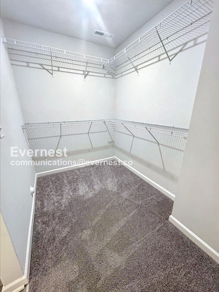 Building Photo - 1600 Sandersted Village Cir