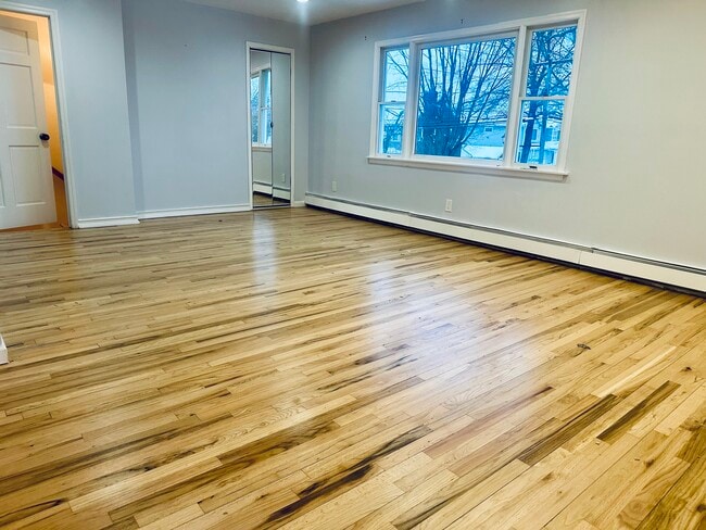 Building Photo - 163 Latham Rd