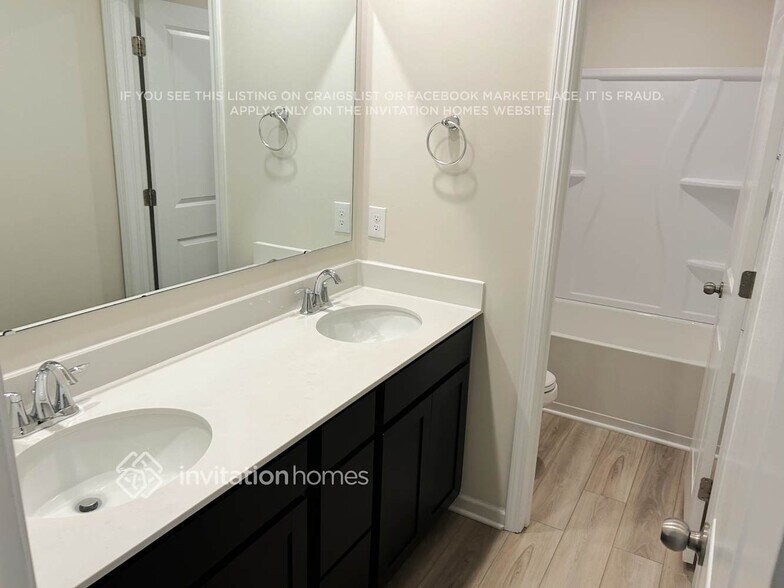 Building Photo - 2343 Pebble Close Ct