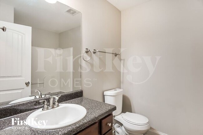 Building Photo - 221 Hillcrest Dr