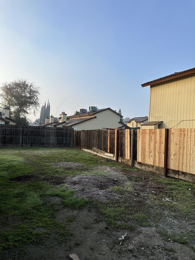 Building Photo - 4321 W Myrtle Ave