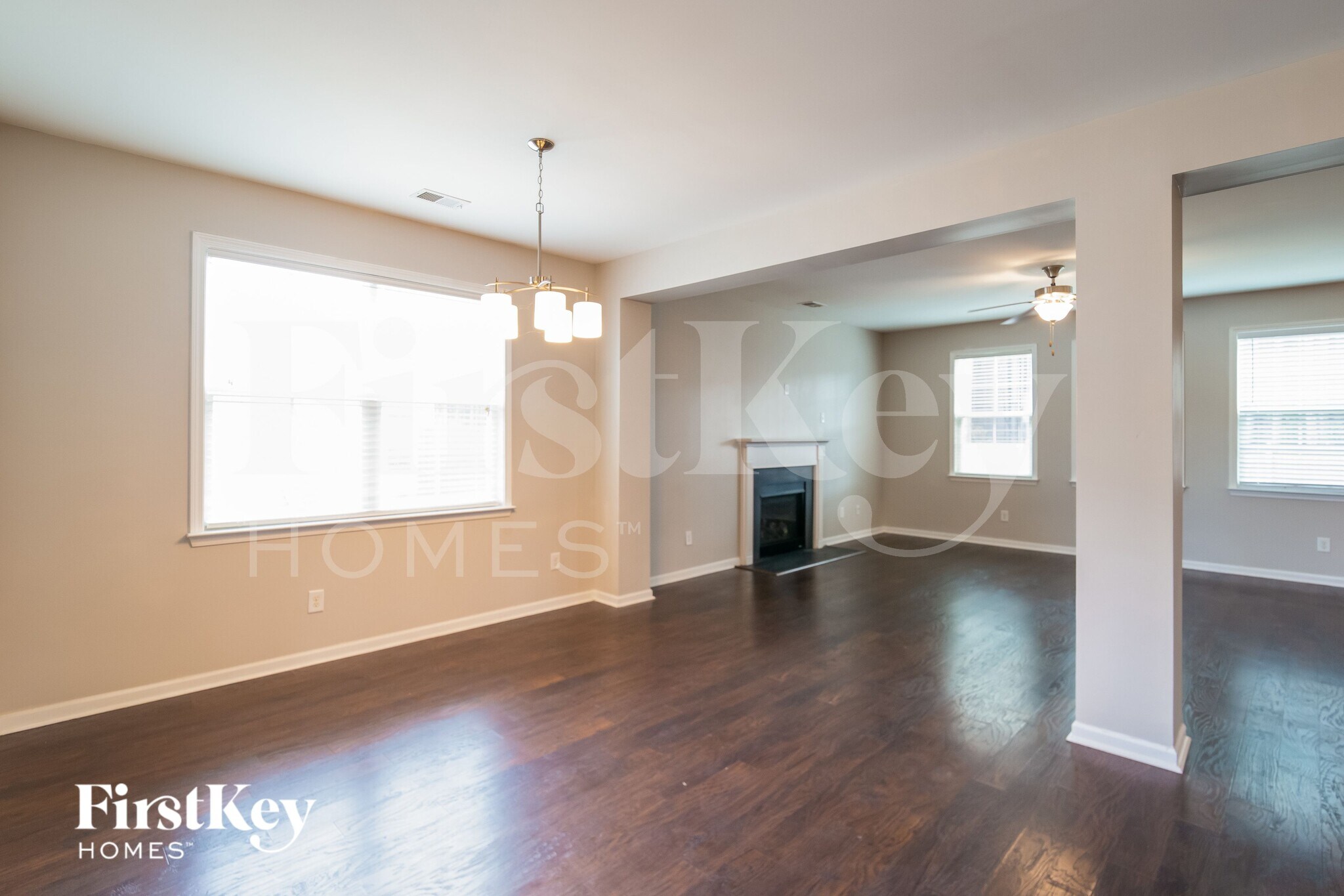 Building Photo - 425 Abelia Ln