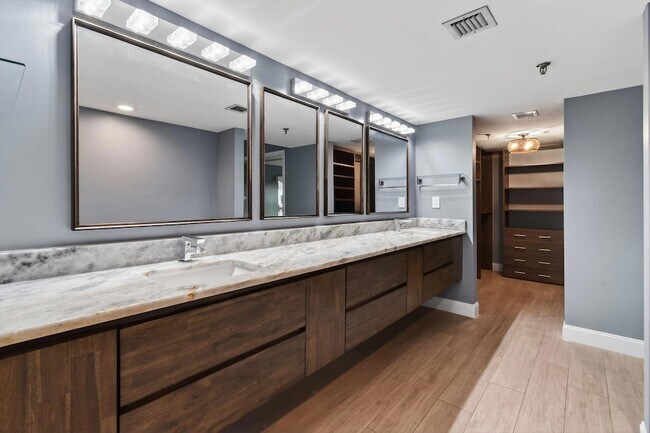 Building Photo - 372 Golfview Rd