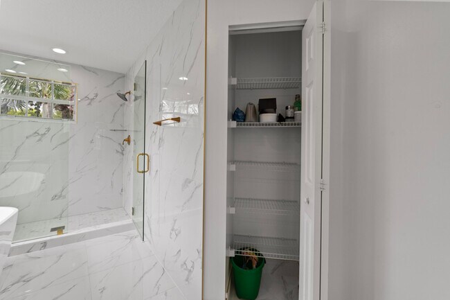 Building Photo - 2253 Balsan Way