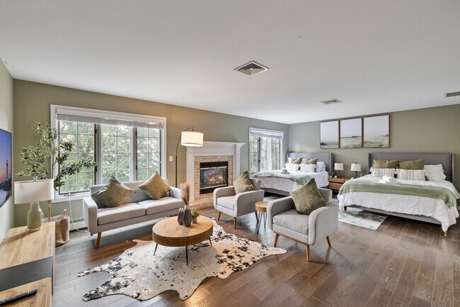 Building Photo - 321 Museum Village Rd