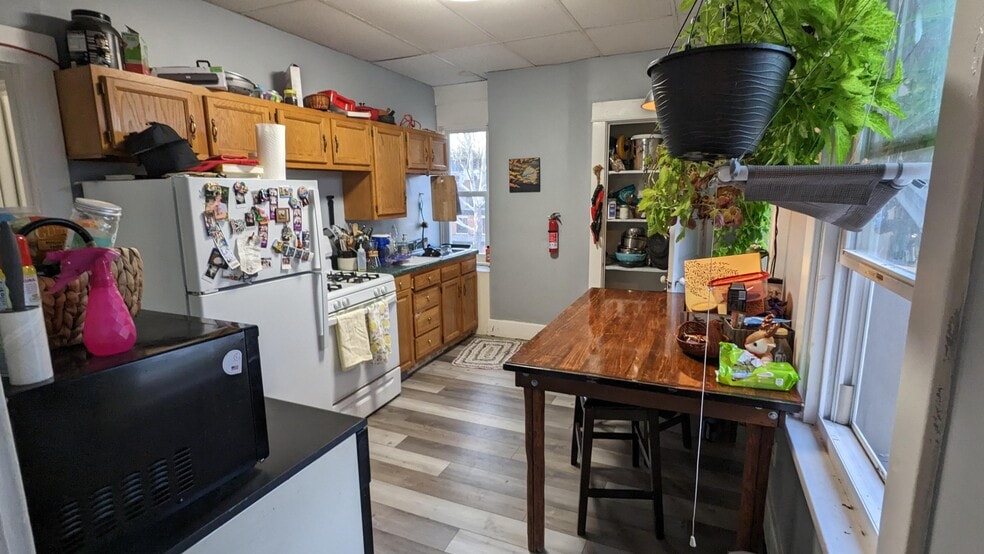 Building Photo - 615 Greenfield Ave