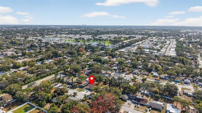 Building Photo - 3118 Pine Tree Ave