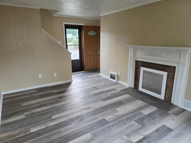 Building Photo - 5272 Fieldcrest Dr